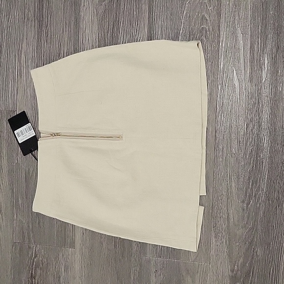 Stylish Cream Mini Skirt - Picture 3 of 6